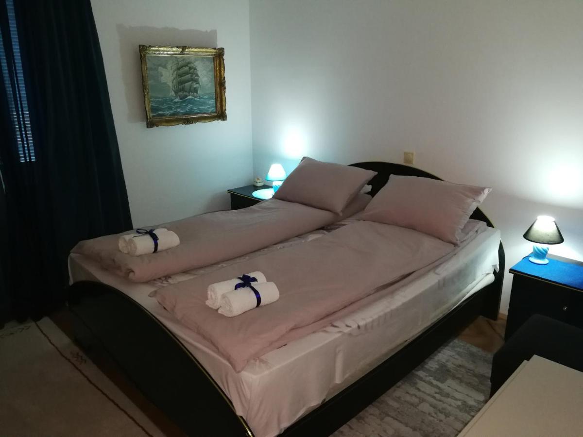 Apartmani Capi โกลูบาค ภายนอก รูปภาพ